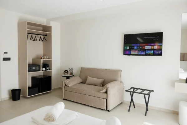 ELYSIAN BOUTIQUE SUITES Family Room με θέα στη λιμνοθάλασσα