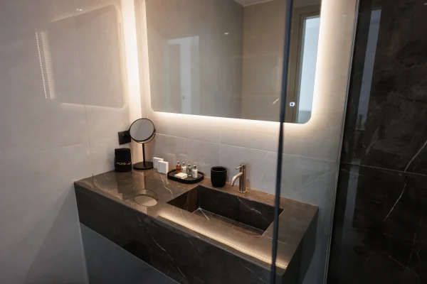 ELYSIAN BOUTIQUE SUITES Family Room με θέα στη λιμνοθάλασσα