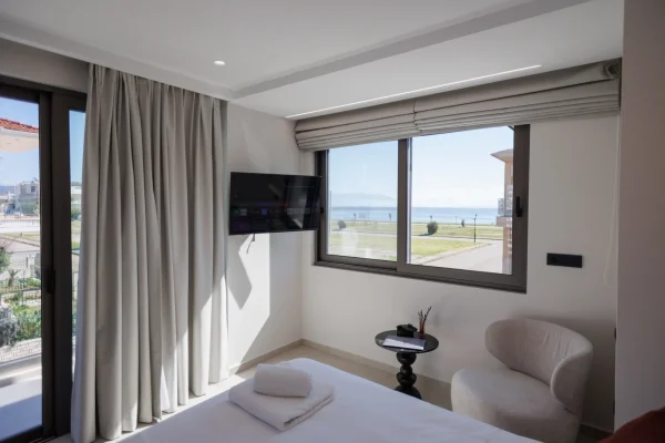 ELYSIAN BOUTIQUE SUITES Junior Suite με θέα στη λιμνοθάλασσα