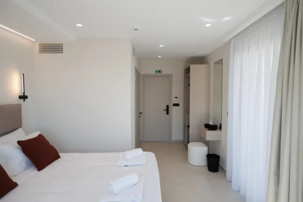 ELYSIAN BOUTIQUE SUITES Junior Suite με θέα στη λιμνοθάλασσα