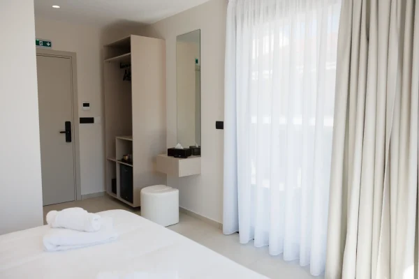 ELYSIAN BOUTIQUE SUITES Junior Suite με θέα στη λιμνοθάλασσα